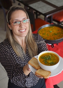 Segundo a nutricionista Pollyana Corrêa, a sopa pode repor as energias perdidas na balada (Gustavo Moreno/CB/D.A Press)