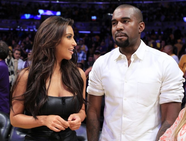 Segundo o Daily Mail, Kim Kardashian e o pai da beb, Kanye West, ainda no fecharam negcio, mas esto dispostos a participar do ensaio fotogrfico por uma boa ao (Lucy Nicholson/Reuters)