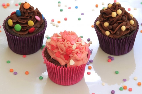 Com variados confeitos, os cupcakes aliam sabor e cor nas vitrines (	Viola Jnior/Esp. CB/D.A Press)