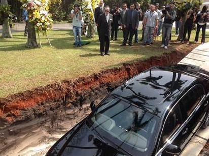 A publicidade s foi revelada durante o 'enterro' do carro do empresrio (Associao Brasileira de Transplante de rgo/Divulgao)
