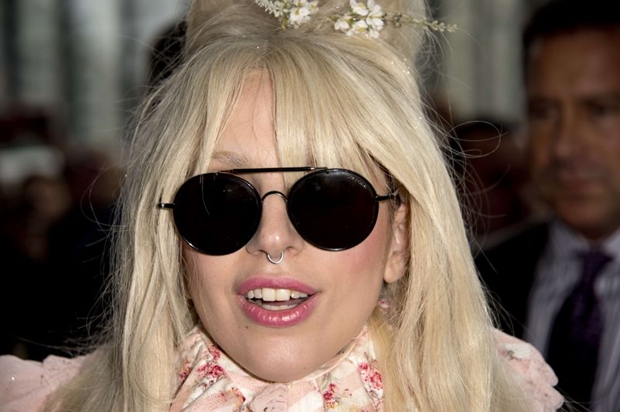 Para se recuperar e largar o vcio, Gaga disse que procurou ajuda com a artista Marina Abramovich, que a submeteu a um jejum de trs dias (AFP PHOTO/ODD ANDERSEN )