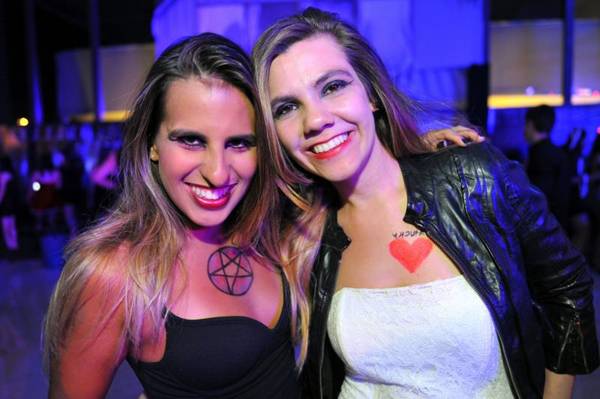 Ana Paula Resende e Gabriella Cuber durante a festa De Cinema, na Hípica Hall (Luis Xavier de França/Esp. CB/D.A Press)