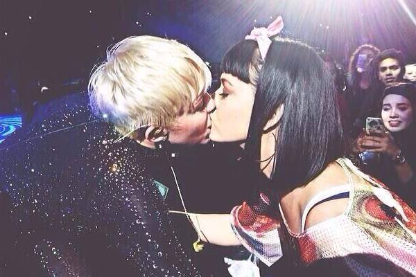 F Tyle Rogers publicou a imagem na internet (Reproduo/Twitter@MileyCyrus)