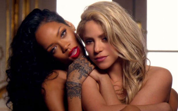 No clipe da msica Cant remember to forget you, Shakira contracena com Rihanna em coreografias sensuais (YouTube/Reproduo)