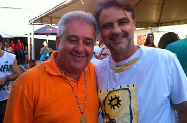 Os deputados federais Augusto Coutinho (à esquerda) e Raul Henry se encontraram no Quanta Ladeira (Tércio Amaral/DP/D.A.Press)