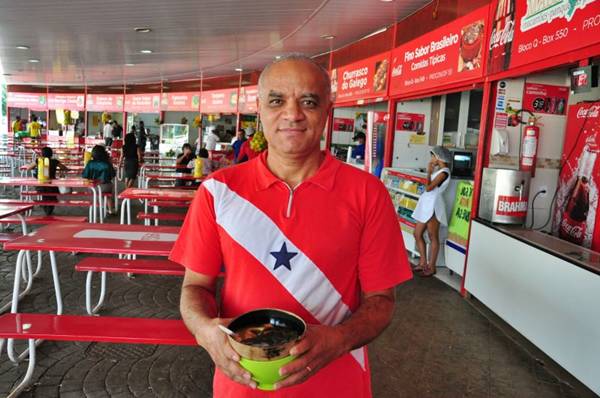  Luiz Graciano, da barraca Belém do Pará, traz para Brasília pratos do Norte do país  (Paula Rafiza/Esp. CB/D.A Press)