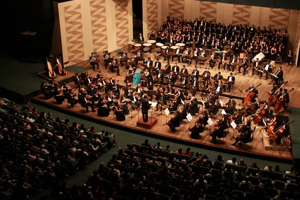 Orquestra Sinfônica  com regência do maestro Cláudio Cohen  (Alan Moreira/Divulgação )