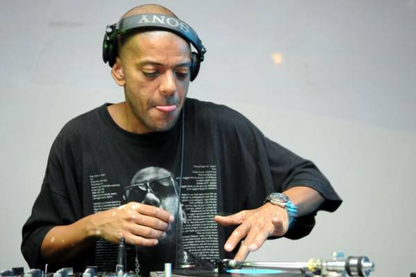  DJ KL Jay, Racionais MC's esquenta a noite no Espaço Floresta (Luis Xavier de França/Esp. CB D.A Press)