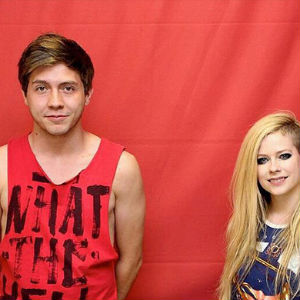Avril Lavigne com os fs brasileiros: no pode encostar  (TMZ/Divulgao)
