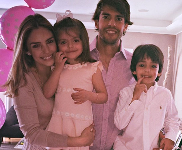 Kak, Caroline e os filhos na festa de aniversrio da caula Isabella (Reproduo/Instagram)