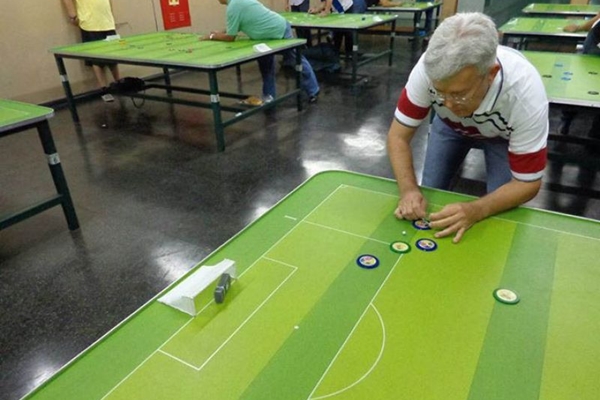 Jogo de tabuleiro de futebol