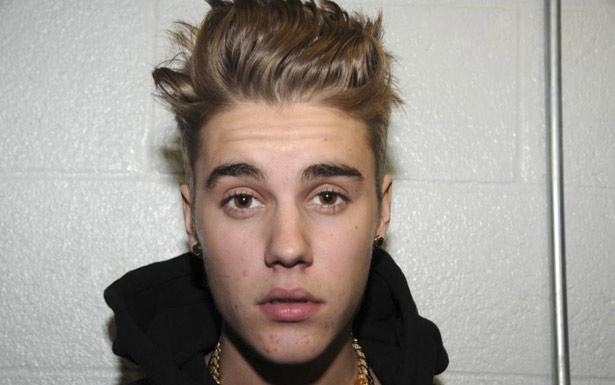 Bieber no momento de outra priso, por infrao de trnsito, em janeiro (MIAMI BEACH POLICE/REUTERS)