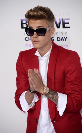 Bieber tambm vai fazer uma doao beneficente de U$ 50 mil dlares (Robyn Beck/AFP Photos)