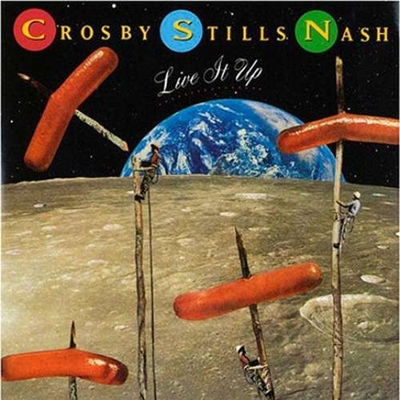 Com direito a salsichas na lua, a banda de rock Crosby, Still & Nash, lanou o lbum Live It Up, em 1990 (Reproduo/Internet)