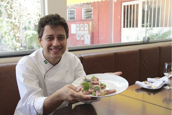 Leandro Nunes aprendeu o valor de servir alimentos crus com o chef Rene Redzepi, do dinamarqus Noma
 (Ana Rayssa/Esp. CB/D.A Press)