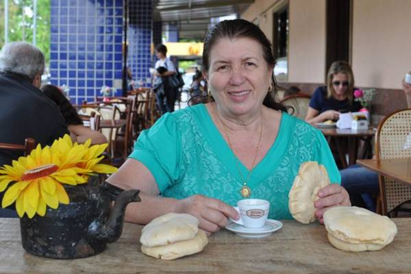 Maria Madalena Teixeira trouxe a receita da peta de Patos de Minas
 (Paula Rafiza/Esp. CB/D.A Press)