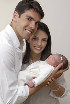 Kak e Carol no nascimento da filha Isabella, em 2011 (REUTERS/Handout/Marucia Kintschev)