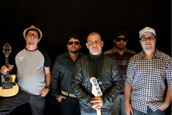 Banda lembrar faixas do disco de estreia Samba esquema noise (Duda Lopes /Divulgao)