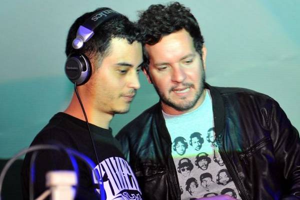 DJs Hugo Drop e Chicco Aquino (	Luis Xavier de Frana/Esp. CB/D.A Press)