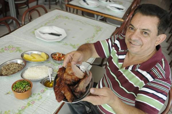 A receita da carne de sol servida no Chapu de Couro foi trazida da Paraba pelos pais de Joo Campello
 (Bruno Peres/CB/D.A Press)