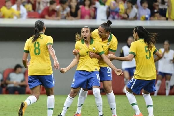 Jogadora Marta comemora gol entre Brasil x EUA, válido pelo Torneio Internacional de Futebol Feminino, no Estádio Nacional Mané Garricnha (Daniel Ferreira/CB/D.A Press)