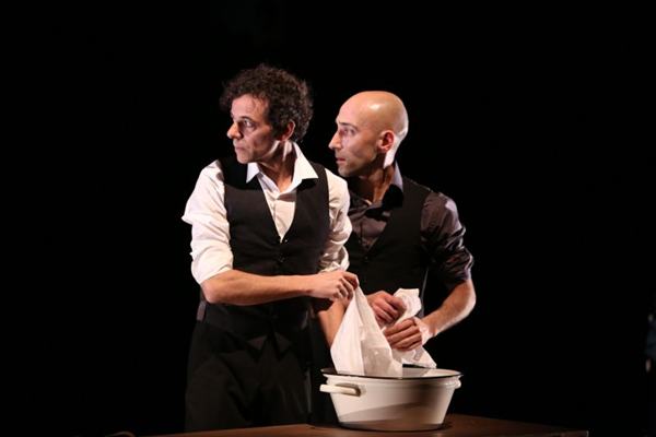Mmica, dana e circo do o tom de Irmos de sangue (Xavier Cantat/Divulgao)