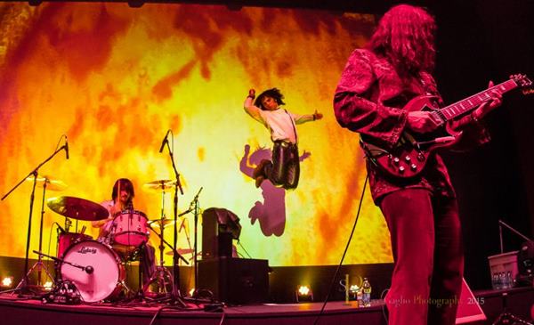 A banda Strange Days será a principal atração da festa Brasília on the Rocks (Reprodução/Internet) A banda Strange Days será a principal atração da festa Brasília on the Rocks (Reprodução/Internet)