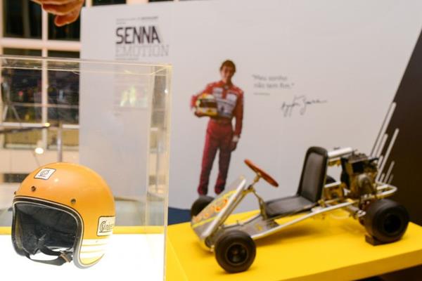 Objetos lembram o tricampeo Ayrton Senna (Paulo Mumia/Divulgao)