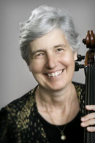 A violoncelista Barbara Thiem é uma das instrumentistas que tocam hoje na Thomas Jefferson
A violoncelista Barbara Thiem é uma das instrumentistas que tocam hoje na Thomas Jefferson