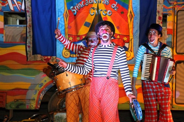O Circo Teatro Artetude é uma das atrações do festival que vai movimentar a cidade (Marcelo Dishinger/Divulgação) O Circo Teatro Artetude é uma das atrações do festival que vai movimentar a cidade (Marcelo Dishinger/Divulgação)