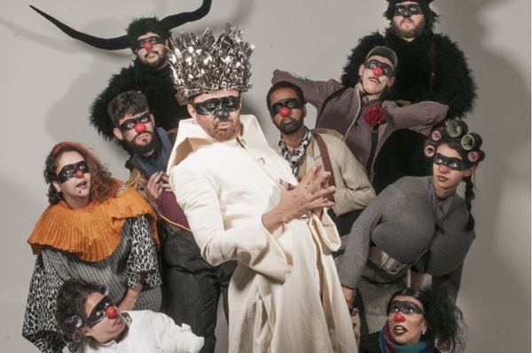 Tragédia de autor dramático grego é revisitada na linguagem clown (Thales Sabino/Estúdio Carbono) Tragédia de autor dramático grego é revisitada na linguagem clown (Thales Sabino/Estúdio Carbono)