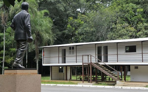 Feito em madeira, o Catetinho foi a primeira residncia oficial de Braslia ( Antonio Cunha/CB/D.A Press)