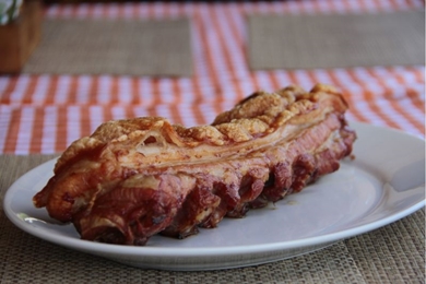 Antes de ser pururucada, a carne é assada por três horas (Ana Rayssa/Esp. CB/D.A Press)