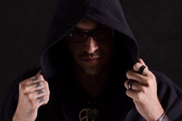 O DJ Chapeleiro é uma das atrações do evento
(Internet/Reprodução) O DJ Chapeleiro é uma das atrações do evento
(Internet/Reprodução)