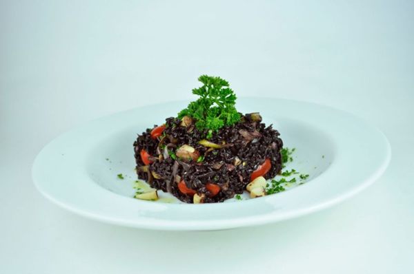 O arroz negro com castanha de caju agrada aos veganos  (BioOn/Divulgao)