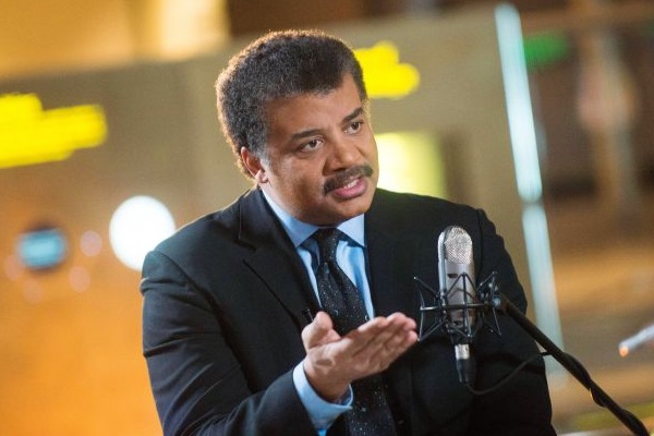 Neil de Grasse Tyson recebe artistas e cientistas em seu talk show (Nat Geo/Divulgação) Neil de Grasse Tyson recebe artistas e cientistas em seu talk show (Nat Geo/Divulgação)