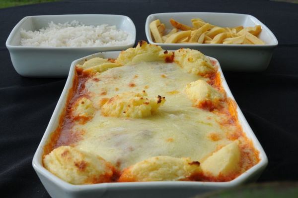 Fil a parmegiana do' Jockey Bar' no 'Country Club' (Brbara Cabral/Esp. CB/D.A Press.)