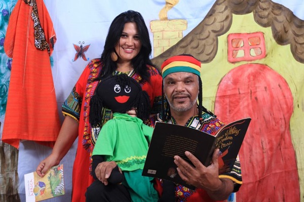 'Em cantos e contos especial de Natal' apresenta histórias infantis no CCBB (Rafael Lima/Divulgação) 'Em cantos e contos especial de Natal' apresenta histórias infantis no CCBB (Rafael Lima/Divulgação)