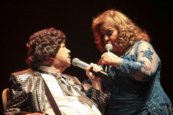 Cauby Peixoto e ngela Maria, no Net Live. (Rayan Ribeiro/Divulgao)