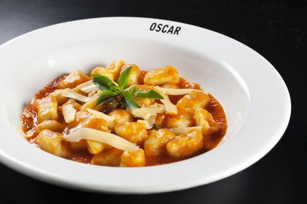 Gnocchi de batata doce ao pomodoro e lascas de parmesao, prato do restaurante Oscar (Rafael Lobo /Zoltar Design)