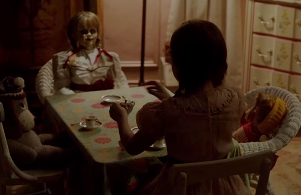 Nas mos de crianas, os brinquedos de 'Annabelle 2' no tm nada de inocentes (Warner Bros./Divulgao)