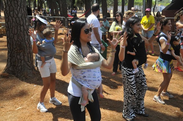 O sling dance promove um aulo de dana para mames e bebs (Minervino Junior/CB/D.A Press)