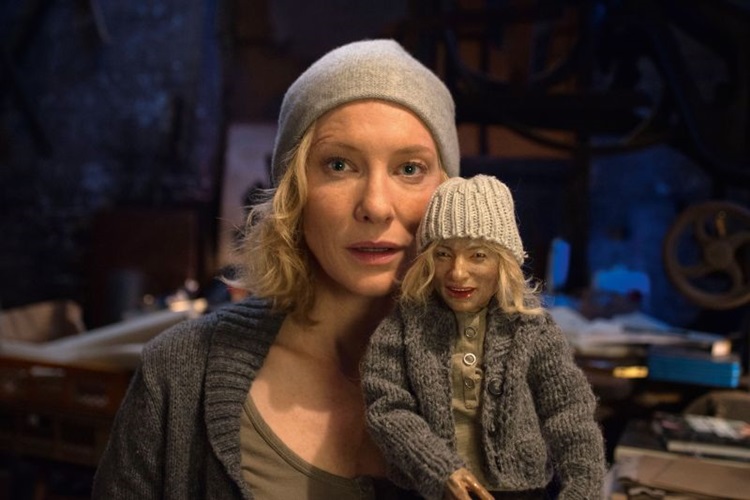 Cate Blanchett divaga em uma srie de monlogos  recheados de referncias a manifestos artsticos
 (Mares Filmes/Divulgao)
