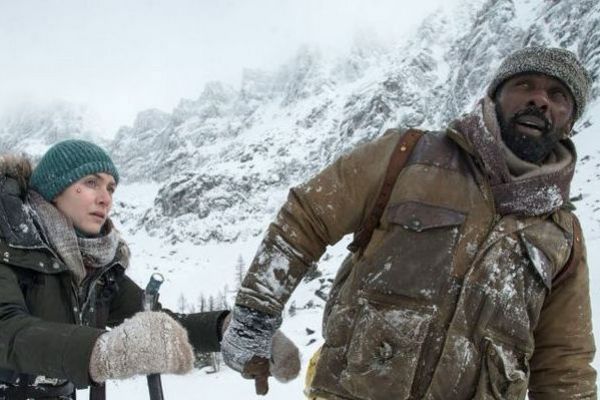 Beau Bridges e Kate Winslet ficam isolados numa glida montanha (Reproduo/Internet)