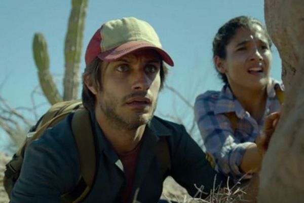 Gael Garca Bernal vive Moises, que tenta ir do Mxico para os EUA em Deserto (Reproduo/Internet)