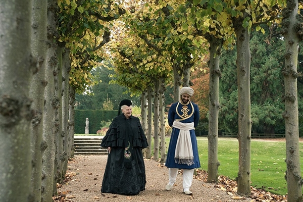Relação entre a rainha Victoria e o plebeu Abdul passa a ser de confiança  (Reprodução/Internet)