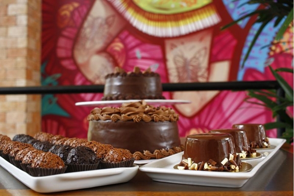 Seja na forma de bolo ou de brigadeiro, o chocolate arranca suspiros na Casa Doce (Ana Rayssa/Esp. CB/D.A Press)