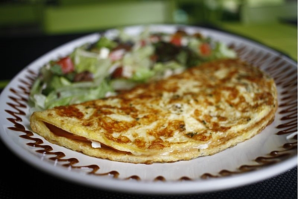  A omelete pode ser pedida com a salada extra no Maori  (Ana Rayssa/Esp. CB/D.A Press)