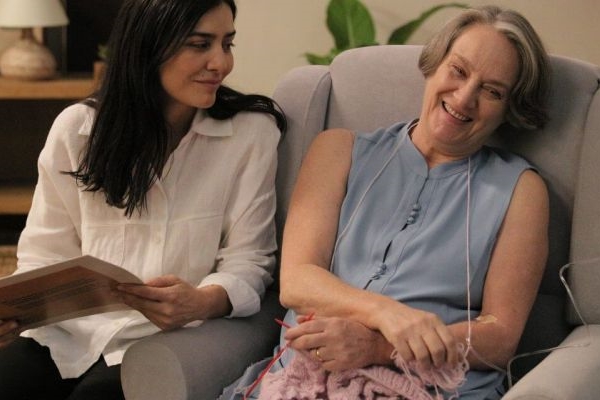 Letícia Sabatella e Selma Egrei vivem uma relação conturbada entre mãe e filha (Elo Company/Divulgação)