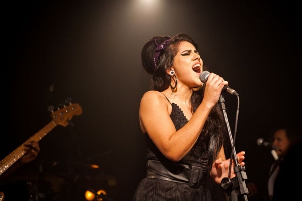 Clariana Fres coloca a batida da reggae music nas faixas de Amy Winehouse (Bruno Ricci/Divulgao)